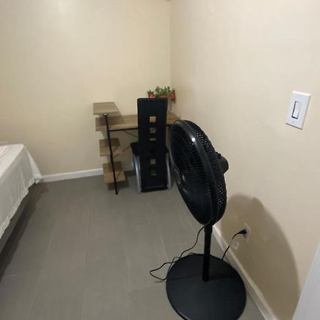 A Delightful Room In Queens New York Exterior photo